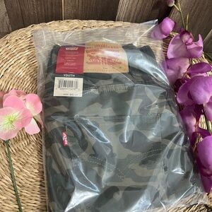 NWT Levi's Youth Camo Jogger Pants size 10